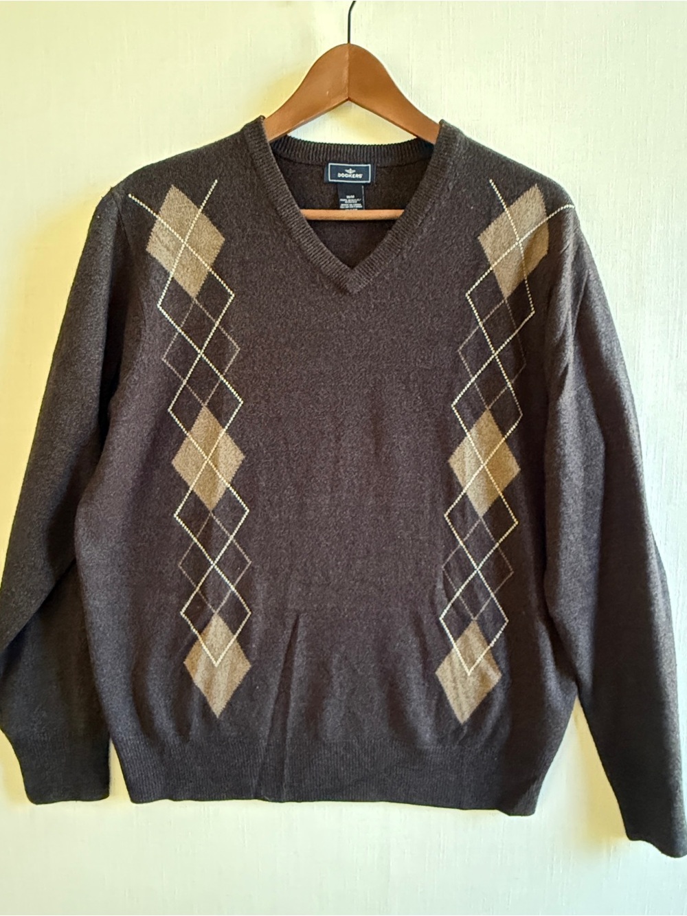 Dockers Men’s Brown Argyle V-Neck Long Sleeve Sweater Size Medium M 100% Acrylic